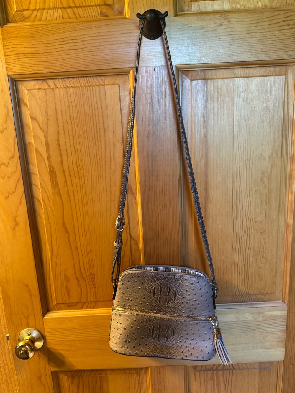 NWOT Women’s Crossbody Bag in Taupe Faux Ostrich Leather - Unbranded